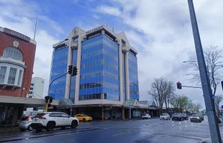 Mid-Size Floorplate with Views