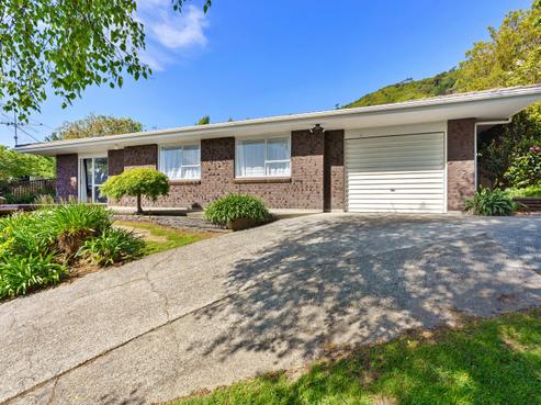 61 Kakariki Grove, Waikanae