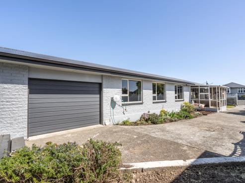80 Saturn Street, Strathern