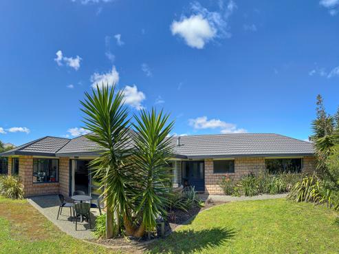 22 Leanne Way, Waikanae Beach