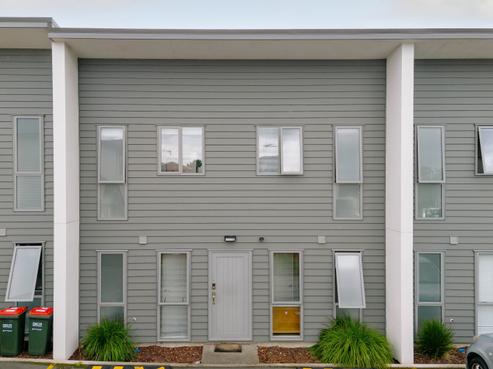 2/181 Knighton Road, Hillcrest