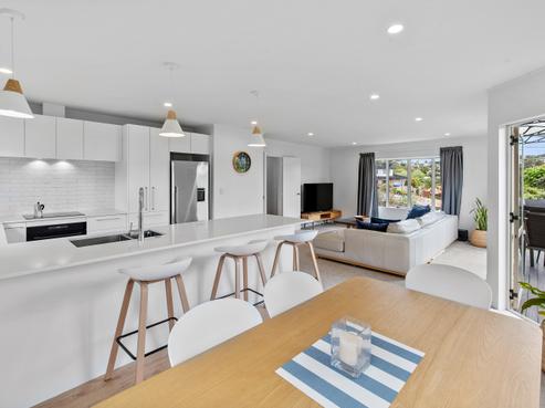 2/893 Beach Road, Waiake
