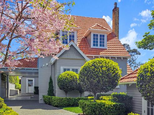 25 Saint Andrews Road, Epsom