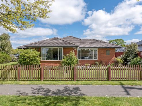 16 Clinton Street, Darfield