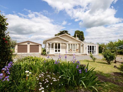 898 State Highway 25, Waitakaruru