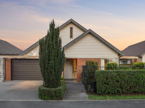 37 Henley Green, Northwood