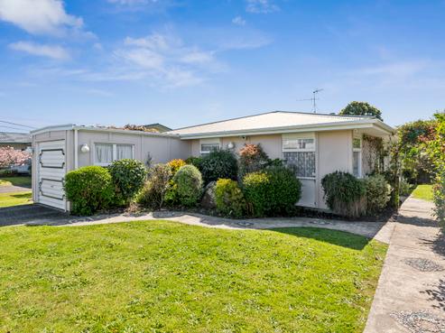 35 Gray Avenue, Paraparaumu Beach