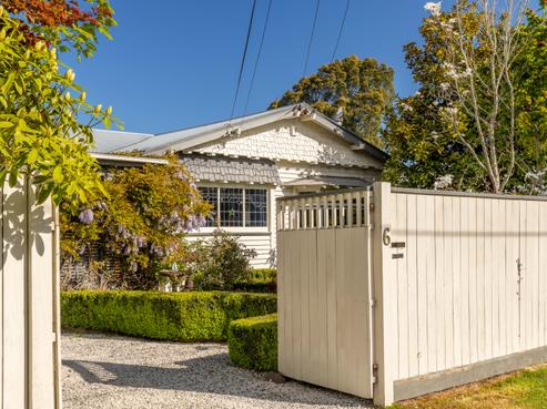 6 Cardiff Avenue, Somerfield