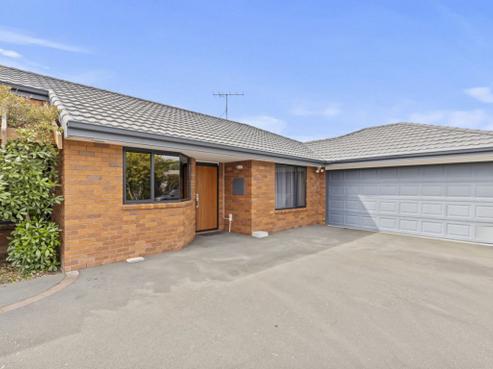 1/2 Wadsworth Crescent, Redwoodtown