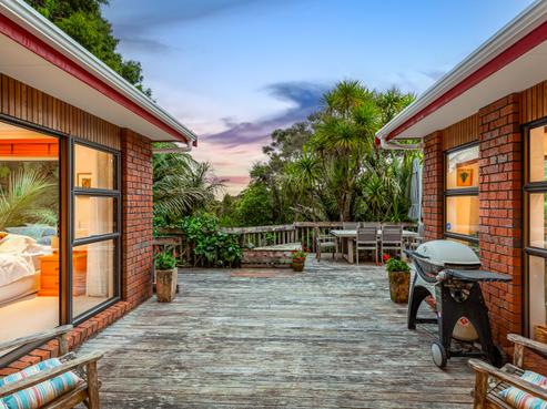 733 Scenic Drive, Henderson Valley