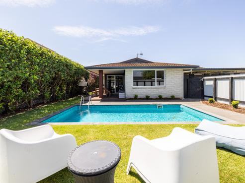 512 Poplar Place, Akina