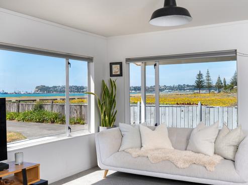 2/64 The Esplanade, Westshore
