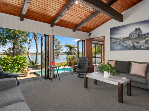 6 Bay Street, Matua