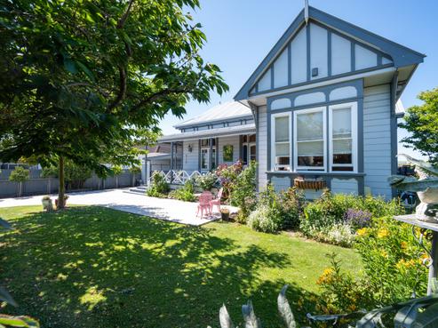 408 Park Road South, Akina