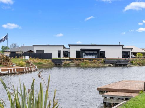 8 Halston Close, Huntingdon/Lake Hood