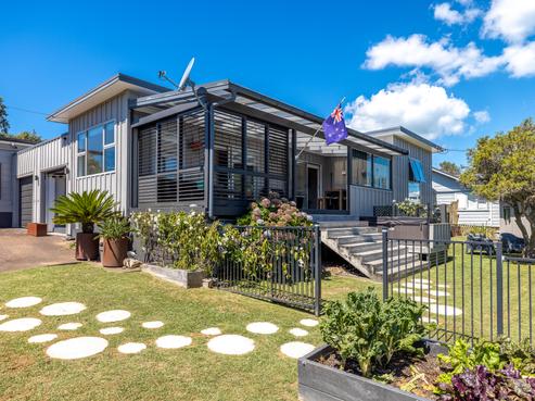 3 Esslin Road, Surfdale