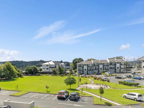 14/71D Spencer Road, Oteha