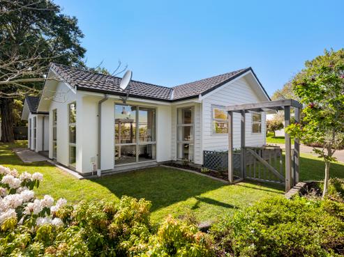 8 Bateson Way, Heretaunga