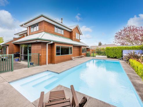 19 Parkside Drive, Huntington