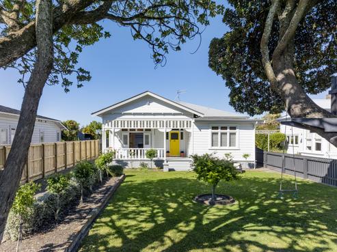 69 Nelson Crescent, Napier South
