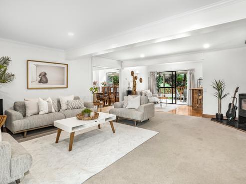 5 Lady Bell Grove, Lowry Bay