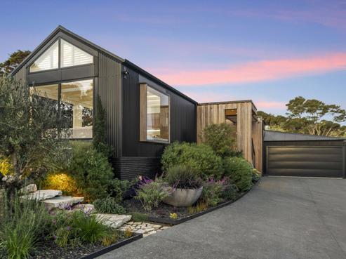 6 Queens Drive, Oneroa