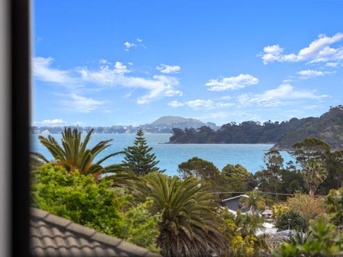 33C Ocean Road, Surfdale