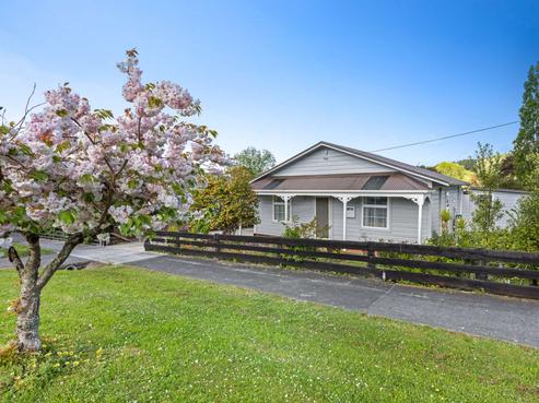 8 Paraekaretu Street, Hunterville