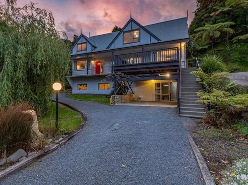 24 Jocelyn Crescent, Pinehaven