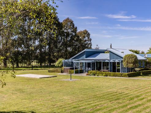 1196 Woodfields Road, Cust
