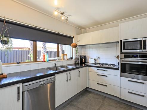 100 Flaxmere Avenue, Flaxmere