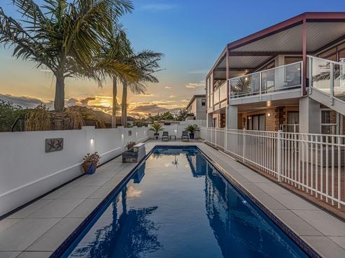 5 Courtneys, West Harbour