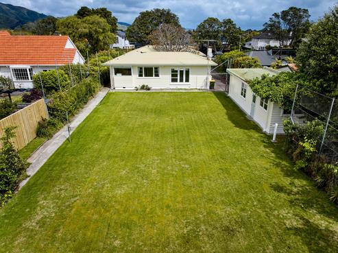 65 Queens Grove, Central Hutt