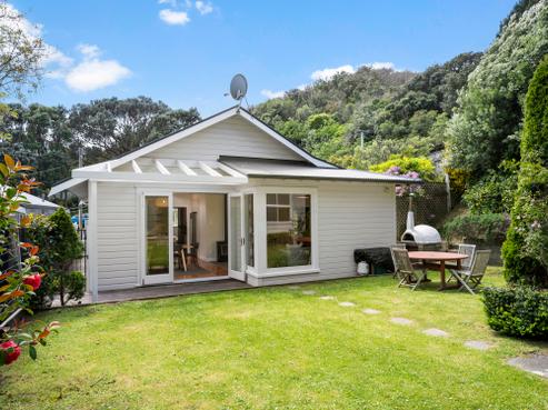 1 Dee Street, Island Bay