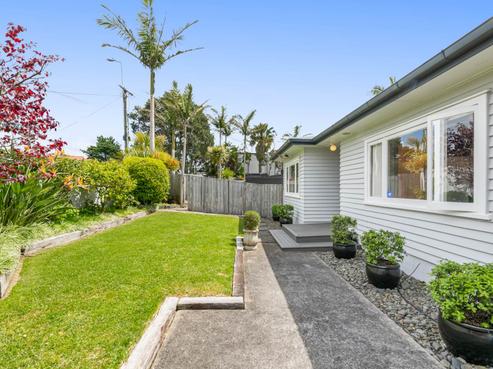 67 Sunrise Avenue, Murrays Bay