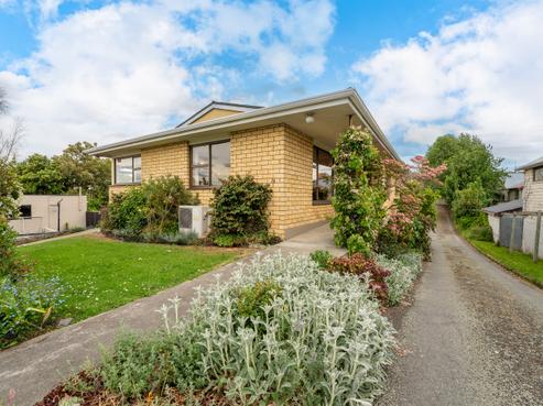 16 Maltby Avenue, West End