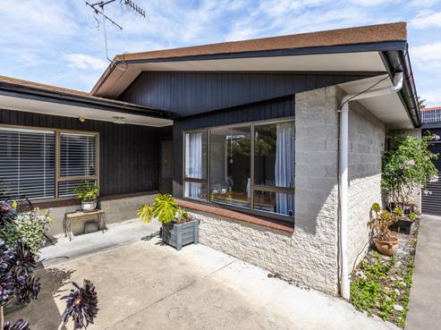 2/2 Church Road, Taradale