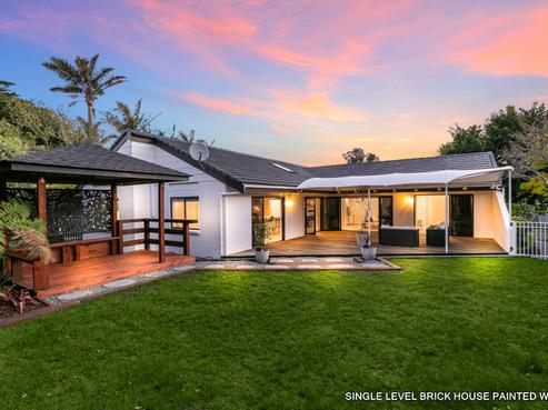 18 Waipuia Place, Greenhithe