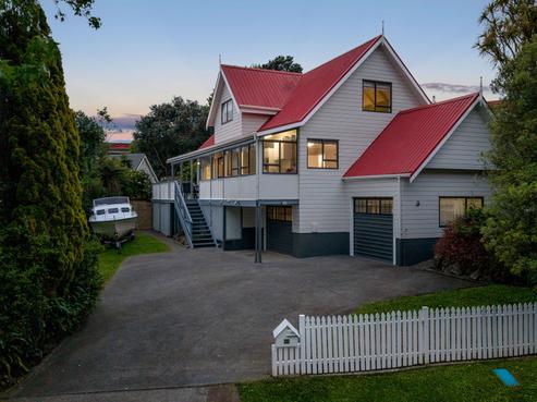 33 Orinda Close, Botany Downs