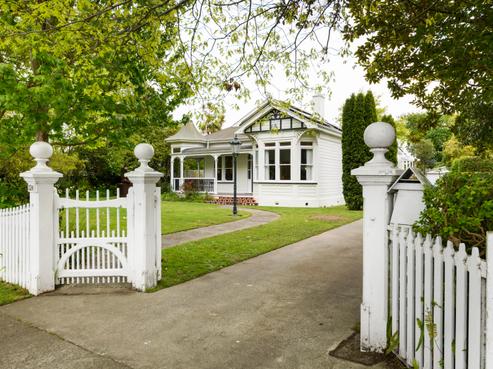 124 Cook Street, West End