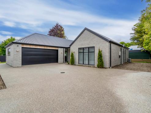 175 Queens Drive, Richmond