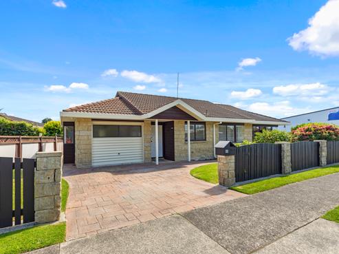 99 Levers Road, Matua