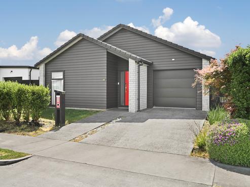 30 Probert Crescent, Greenhill Park