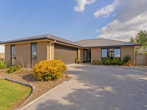 70 Cholmondeley Crescent, Whitianga