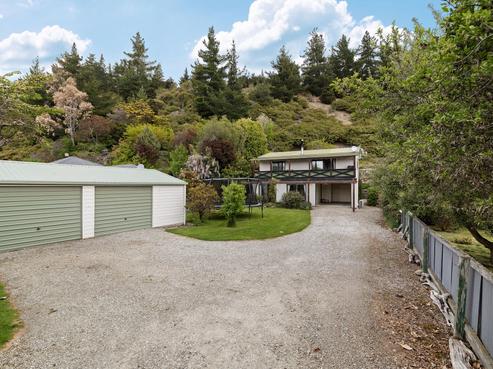 8 Main Road, Luggate