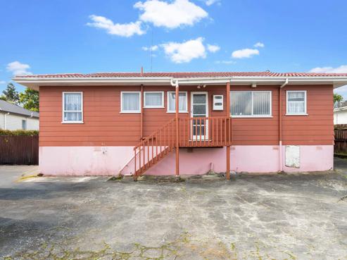 7 Helleur Road, Massey