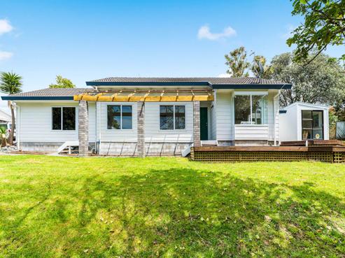 20 Queen Natalie Place, Massey