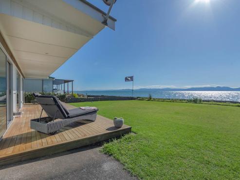 1880 East Coast Road, Whakatiwai