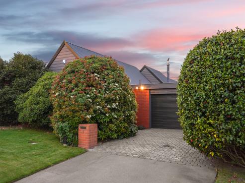 5 Pasadena Place, Harewood