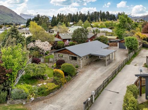 16 Kuri Place, Wanaka